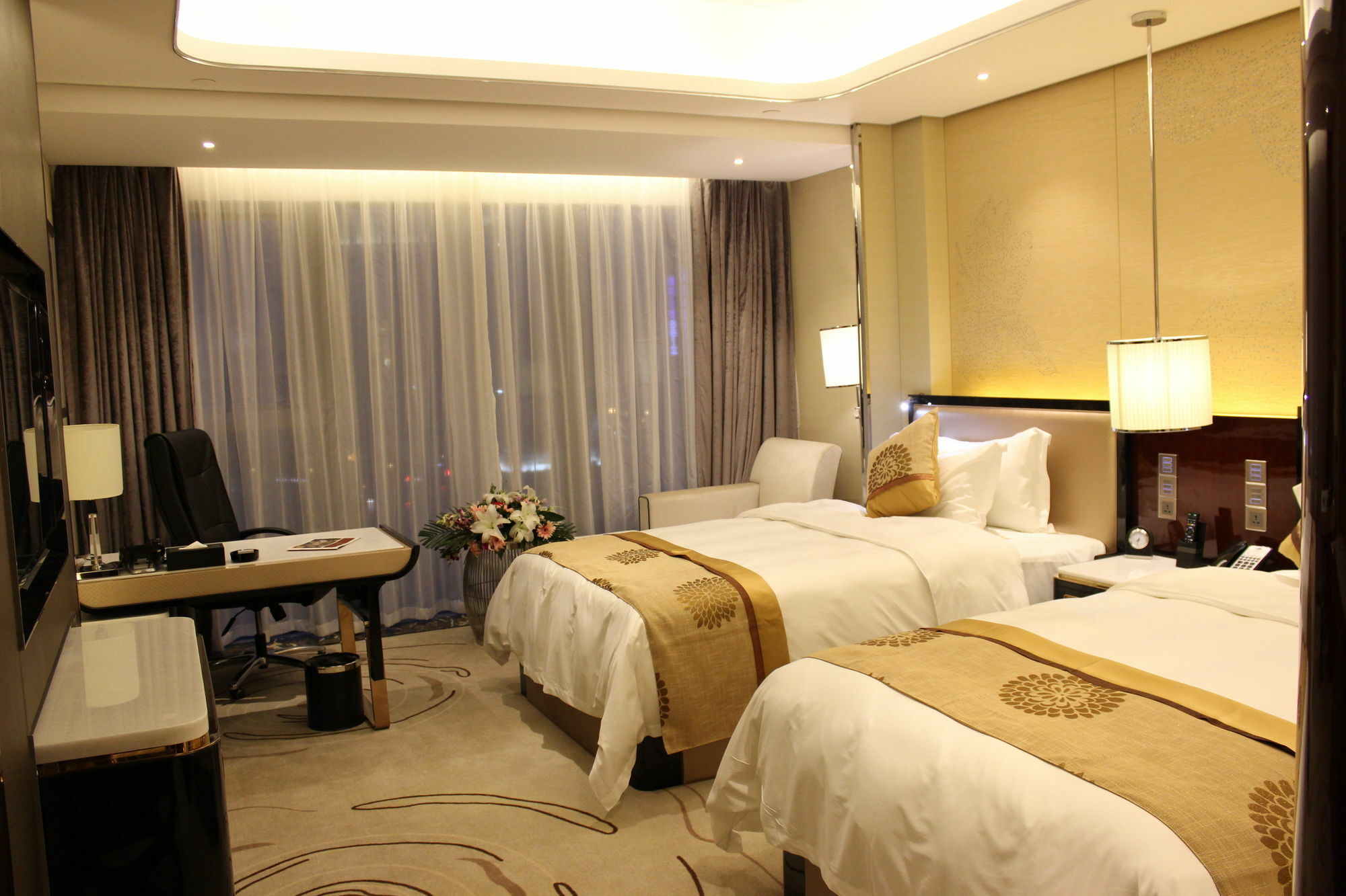 Wuhan Youyi International Hotel Buitenkant foto